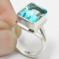 Anel de Prata com Topázio Sky Blue